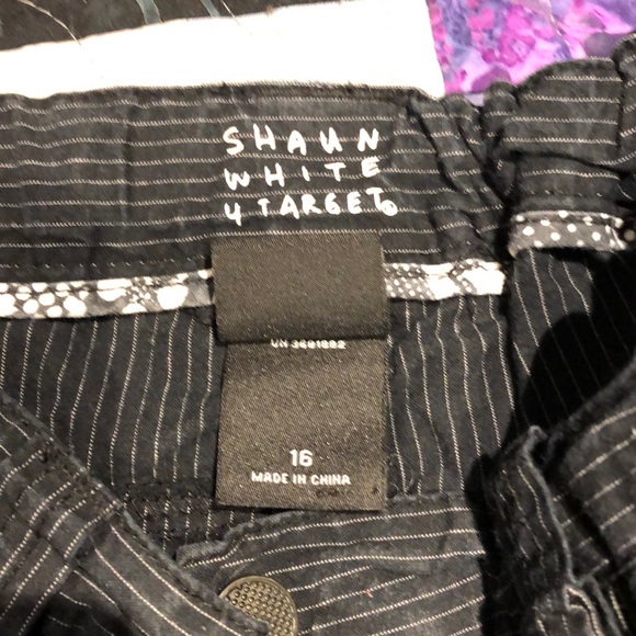 Pin striped shorts. - Picture 2 of 4